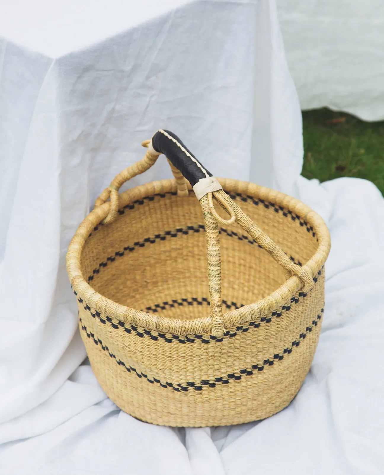 Ama Round Straw Basket With Leather Detail Handle