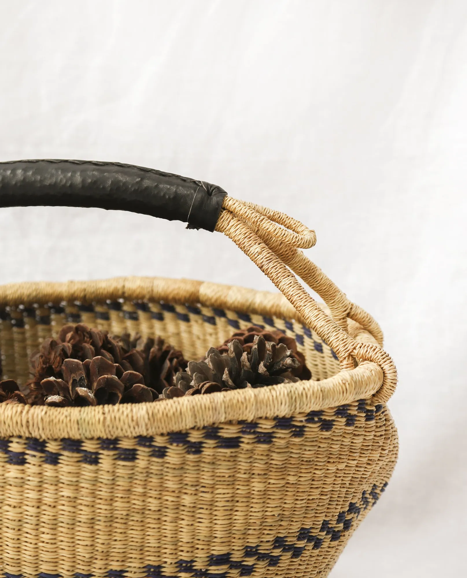 Ama Round Straw Basket With Leather Detail Handle