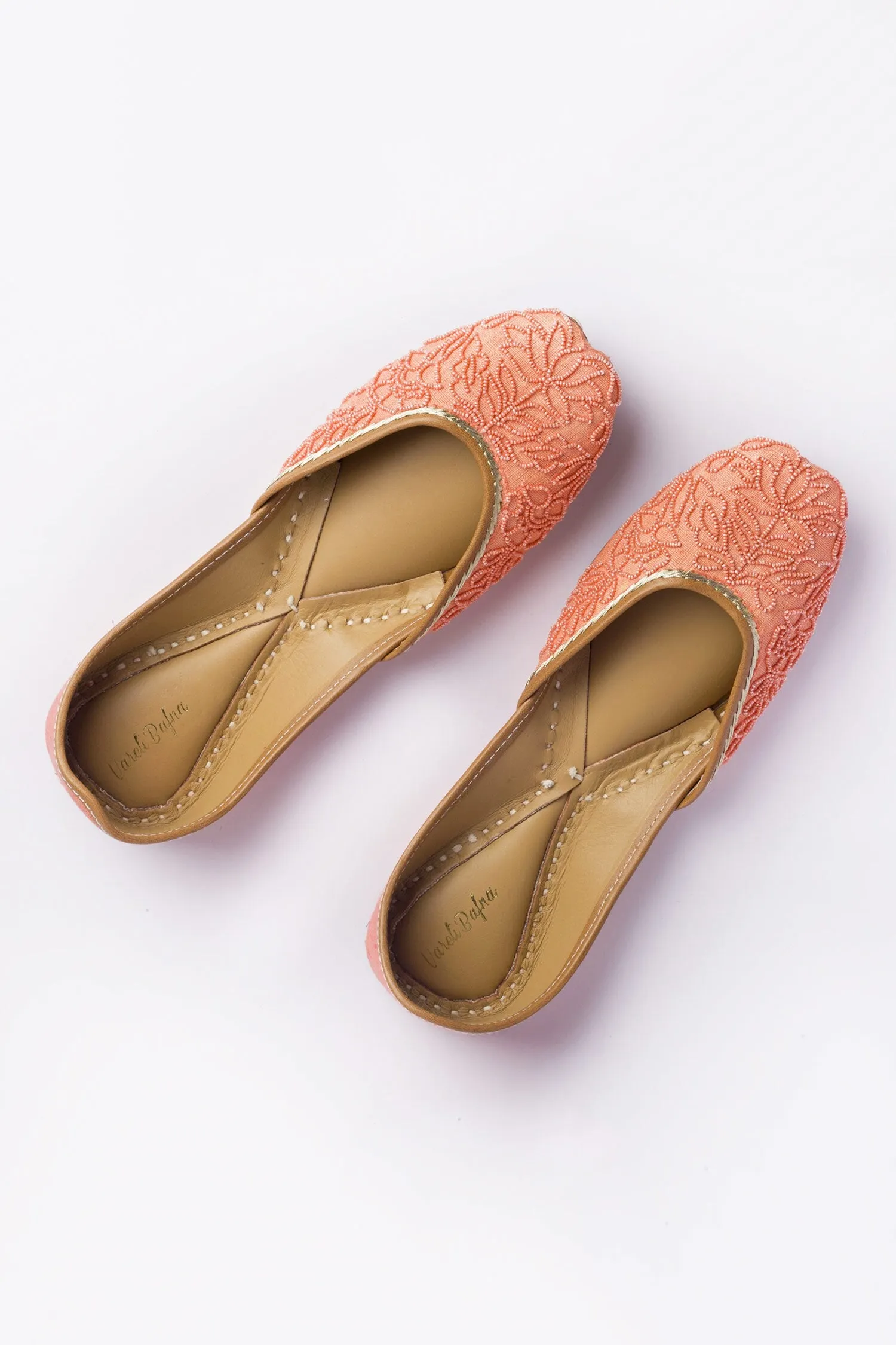 Dahlia Linen Embroidered Juttis