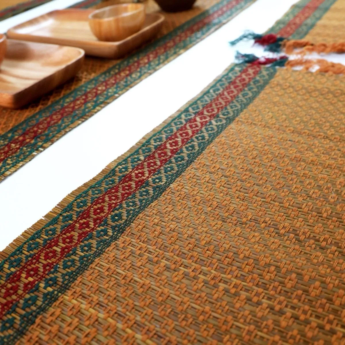 Handmade Dining Table Mats in Rust and Green (Set of 2/4/6) | Eco Friendly Tableware Sustainably Handwoven from Natural Grass